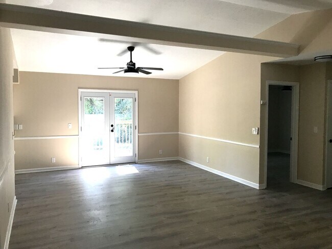 Foto del edificio - Move-In Ready 3 Bedroom 2 Bath Home in Antioch!