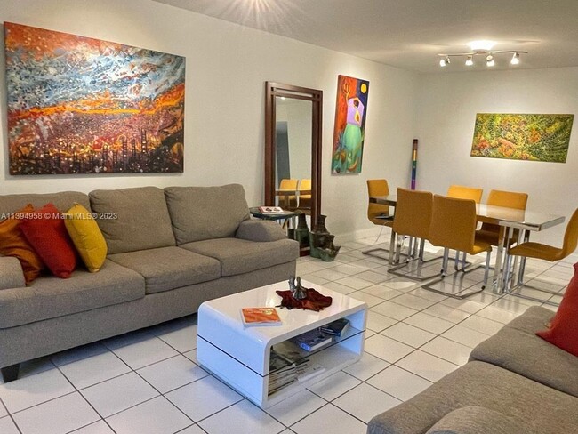 Building Photo - 1811 Sabal Palm Dr