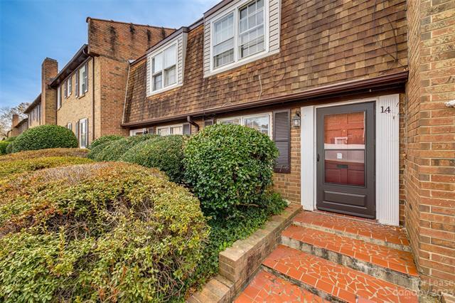 Building Photo - 921 Nottingham Dr