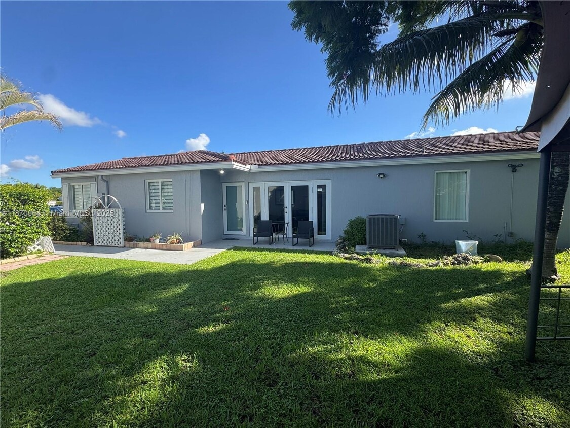 Primary Photo - 17201 SW 142nd Ct