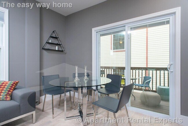 Building Photo - Luxury Gut Renovation Apt Right in Central...