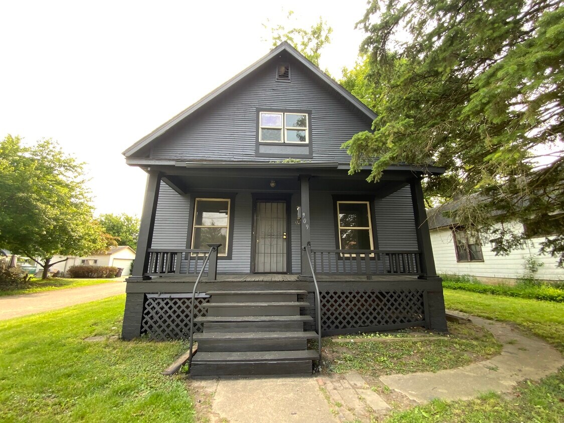 Foto principal - 909 N Griffin St