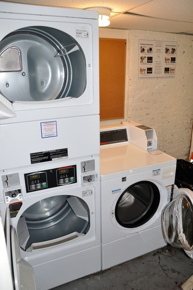 Foto del edificio - 2BR 1Bth unit. Heat/Hot Water included. Great location!