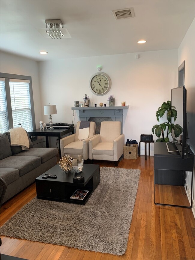 Building Photo - 1546 Lombardy St