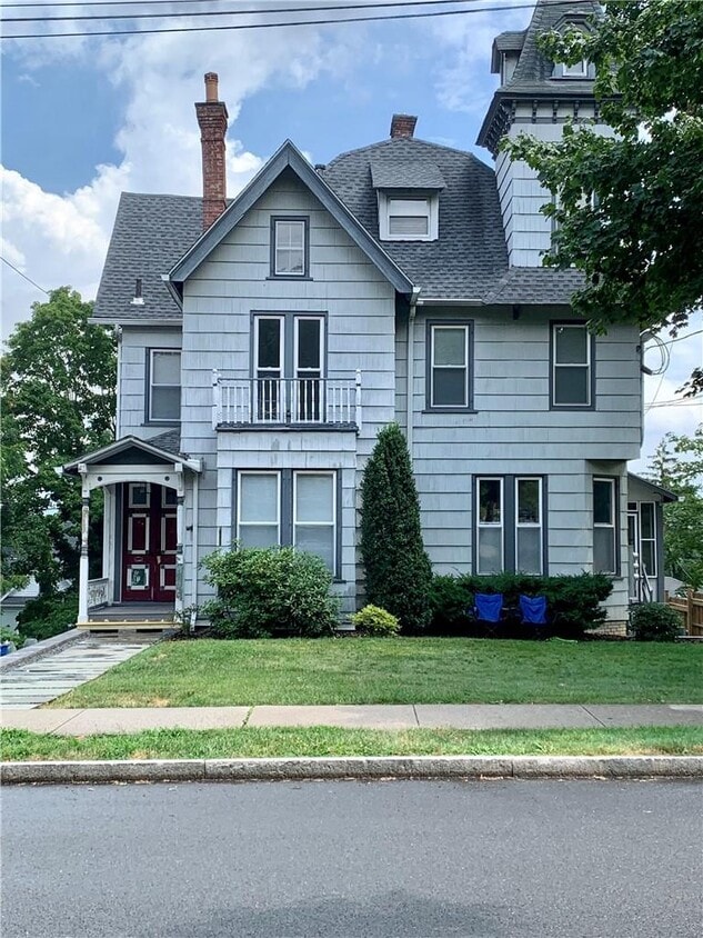 Primary Photo - 169 S Broadway