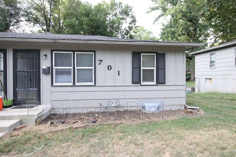 701 Deweese St, Grandview, MO 64030 Condo for Rent in Grandview, MO