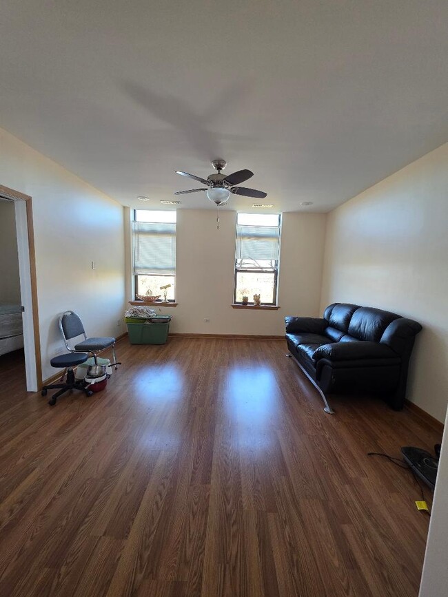 Foto del edificio - 2843 S Archer Ave