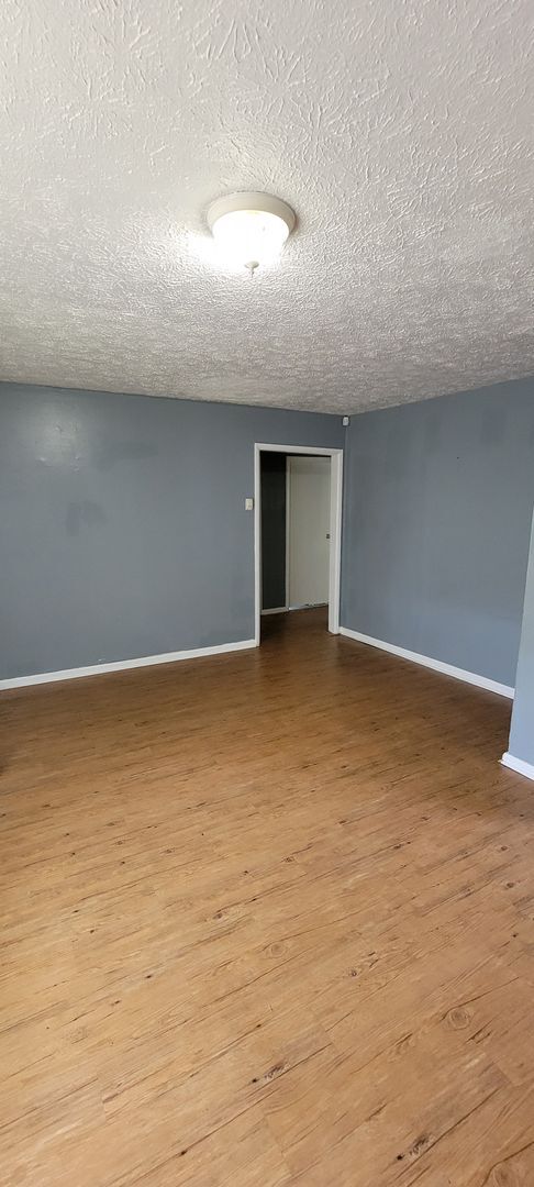 Building Photo - Beautiful Single Family 2 Bedroom with a B...