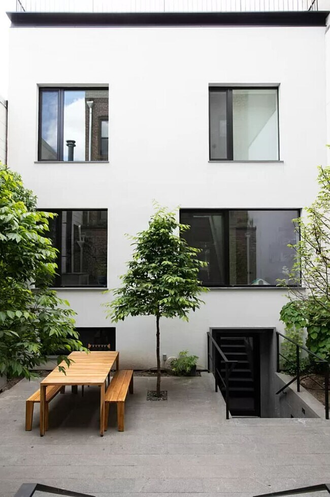Foto del edificio - 32 Frost St
