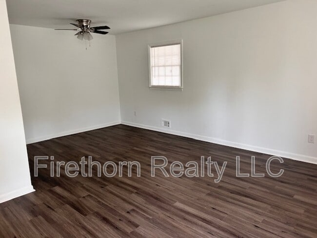 Building Photo - 2418 Sumac Dr