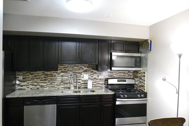 Foto del edificio - 7724 Woodward Ave