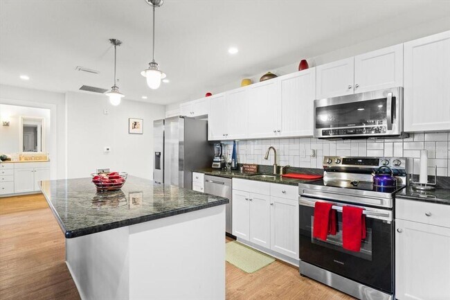 Building Photo - 536 Bahia Beach Blvd