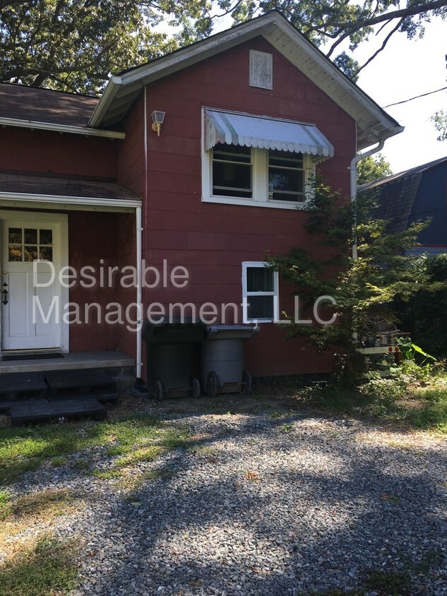 Foto principal - 96 1/2 Hampton Roads Ave