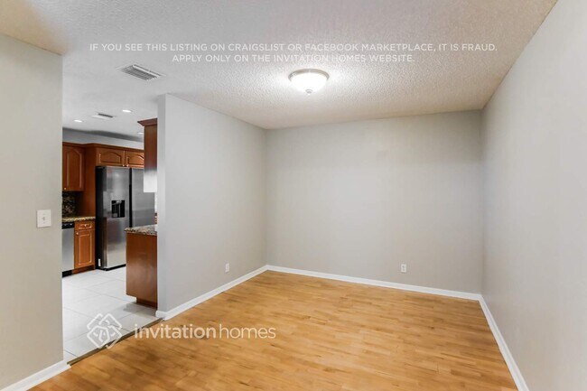 Building Photo - 365 NW 105th Dr
