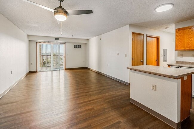 Building Photo - THE HIGHLANDS