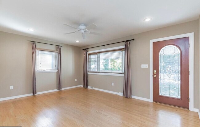 Foto del edificio - 8065 Woodholme Cir