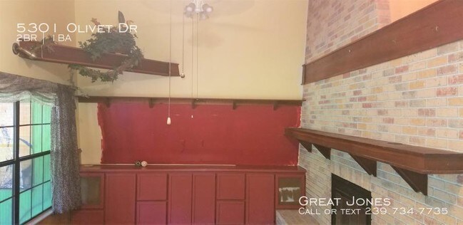 Building Photo - 2/1 HOME WITH SPIRAL STAIRCASE!!!