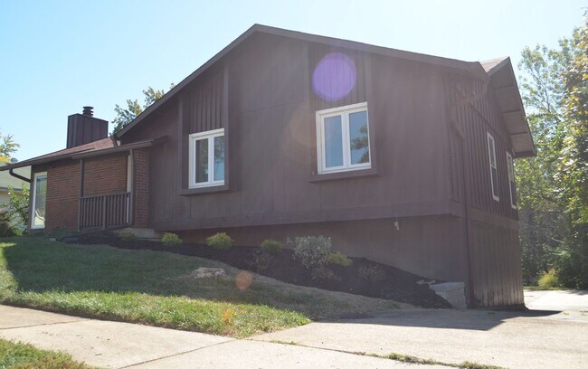 Building Photo - Home for rent in Creve Couer- 3 Bed 2 1/2 ...