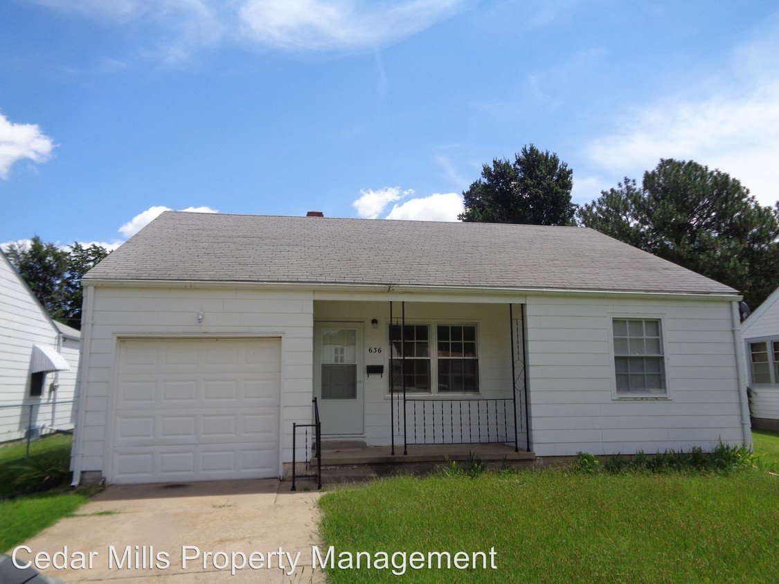 Primary Photo - 636 S Pinecrest St