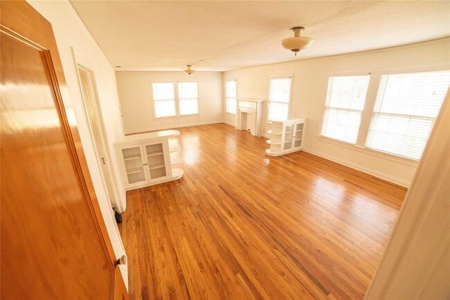 Building Photo - 5409 Woodview Ave
