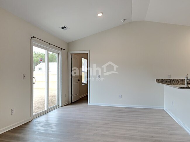 Foto del edificio - 1325 John Swann St