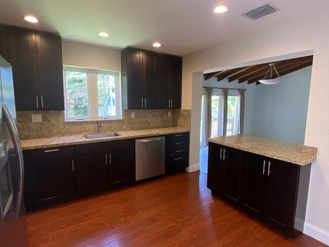 Foto del edificio - 300 NE 17th Ave