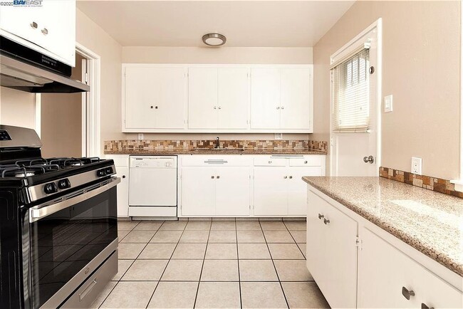 Building Photo - 14571 Juniper St