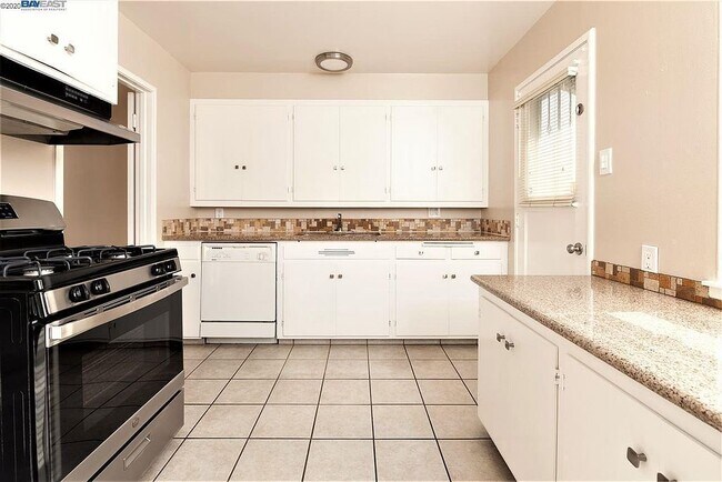 Foto del edificio - 14571 Juniper St
