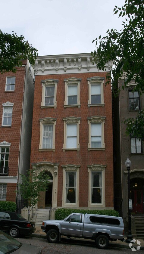 Foto del edificio - 16 W Mount Vernon Pl