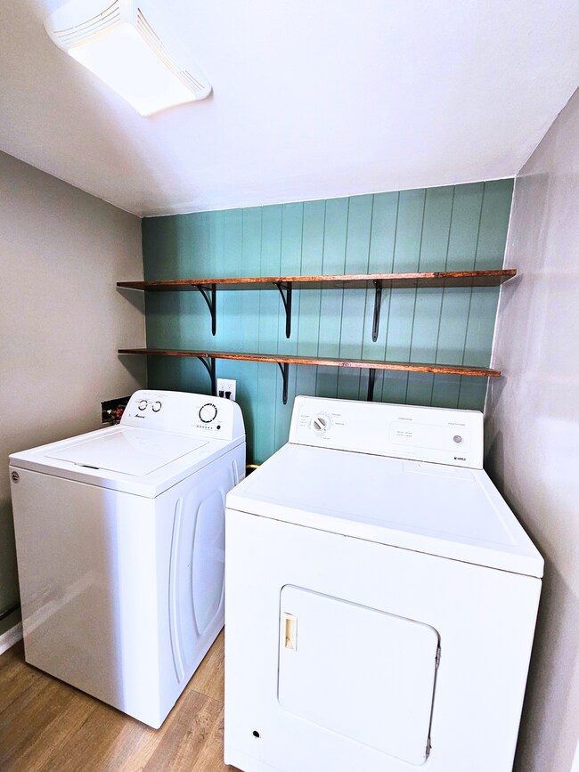 In-unit Laundry - 358 Baker St W