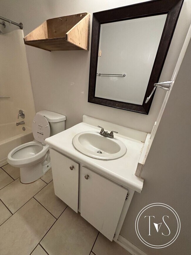 Foto del edificio - WINTER MOVE IN SPECIAL: 50% OFF 1st FULL MONTH'S RENT* and RATE DROP ALERT (was $1500/month)!