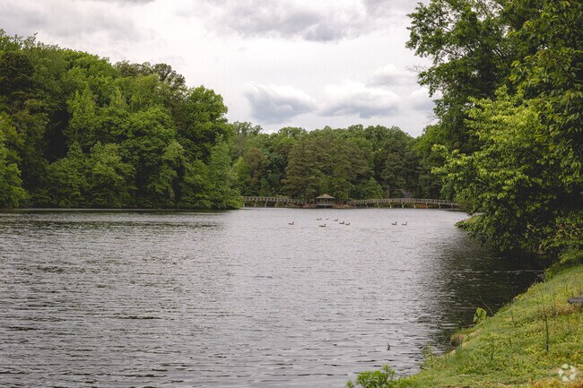 Trails surround lakes and ponds in Tuckahoe with easily walkable trails for residents to enjoy.