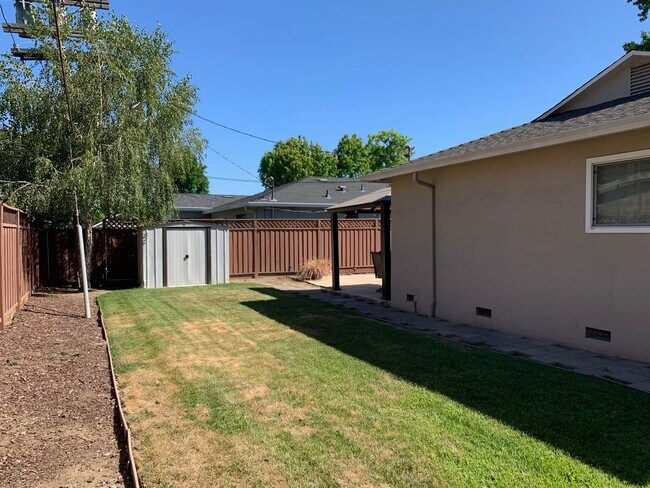 Building Photo - 2530 Tioga Way