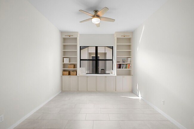 Foto del edificio - 14720 Kingfisher Lp