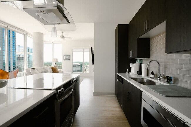 Foto del edificio - 615 W 7th St