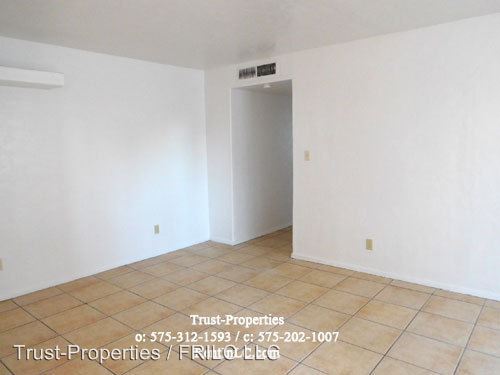 Building Photo - 1001 Elm St