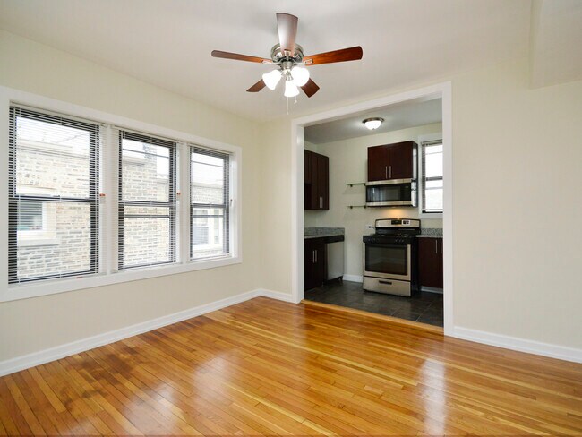Foto del edificio - 4212 N Pulaski Rd
