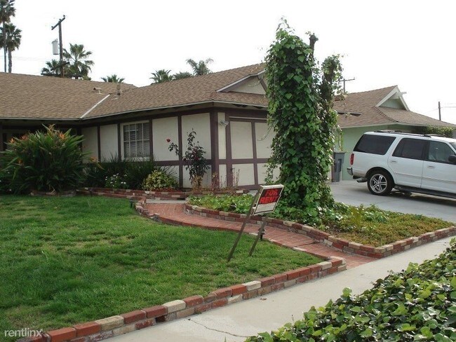 Building Photo - 3 br, 2 bath House - 1730 E. Hodson Ave