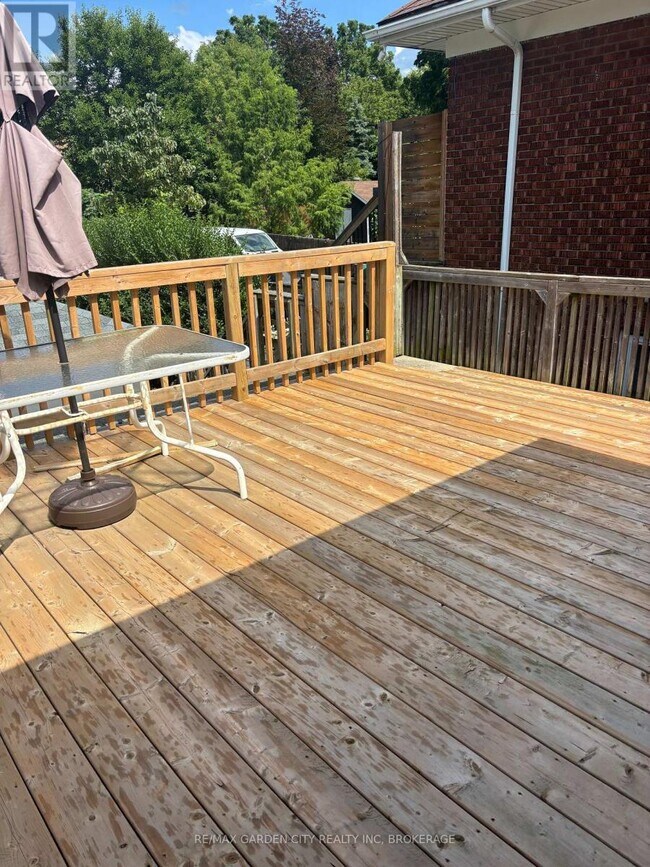 Photo du bâtiment - 6165 Barker St