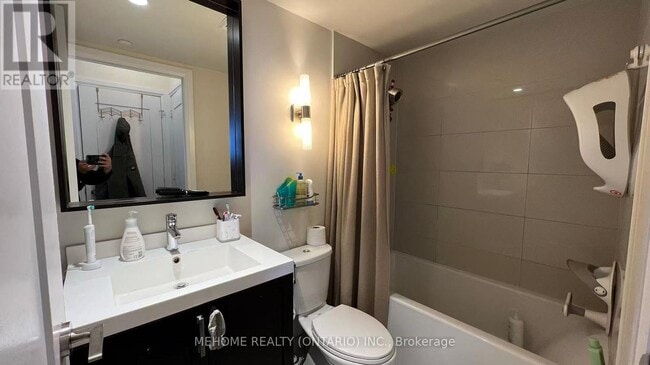 Photo du bâtiment - 18 Graydon Hall Dr