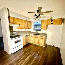Building Photo - 933 NW Summercrest Blvd