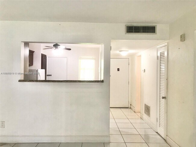 Foto del edificio - 1540 NE 191st St