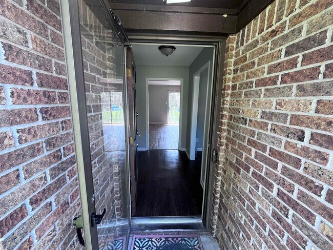 Foto del edificio - 215 Berkshire Cir