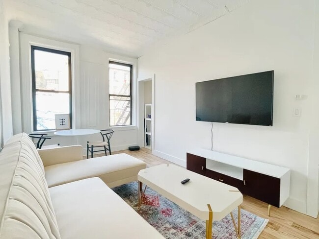 Furnished room/NOT APARTMENT - Furnished room/NOT APARTMENT