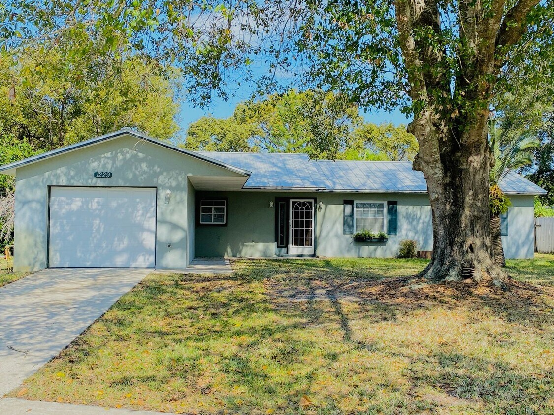 Primary Photo - 1229 Justice St