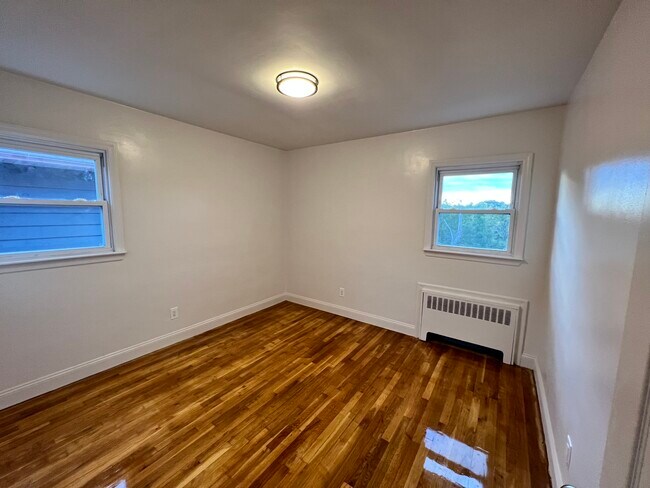Building Photo - 375 Bernard Plz