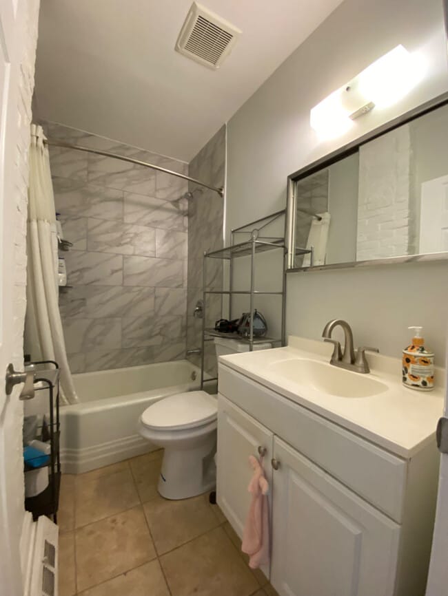 Baño 1 - 215 Birch Ave