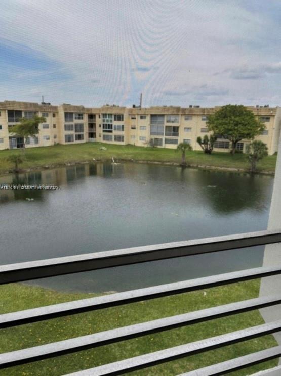 Foto del edificio - 8350 Sunrise Lakes Blvd