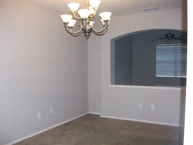 Foto del edificio - 9310 Albany Dr