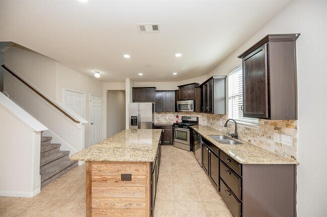 Foto del edificio - 19239 Midnight Glen Dr